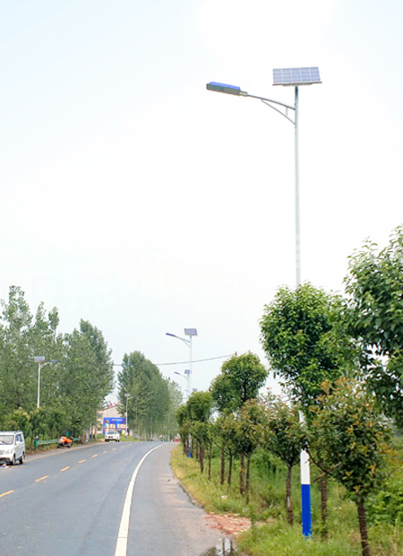 襄陽(yáng)太陽(yáng)能路燈照明項(xiàng)目